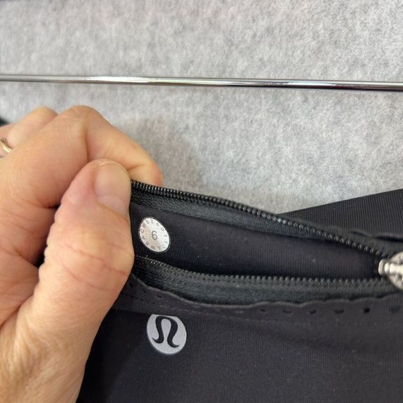 Lululemon Size 6 Black Cropped Leggings Mind Over Miles Crop (17" ) Side Pockets - Picture 9 of 14